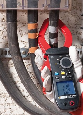 A Chauvin Arnoux F607 Harmonic Clamp Meter